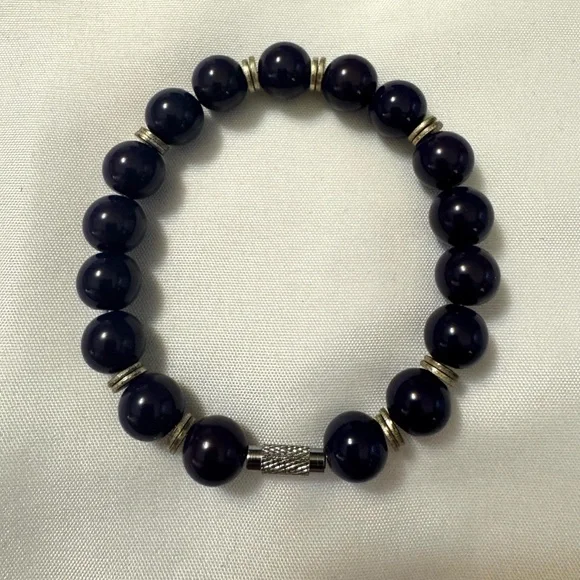 Chic Navy Beaded Bracelet with Silver Details - Picture 4 of 4